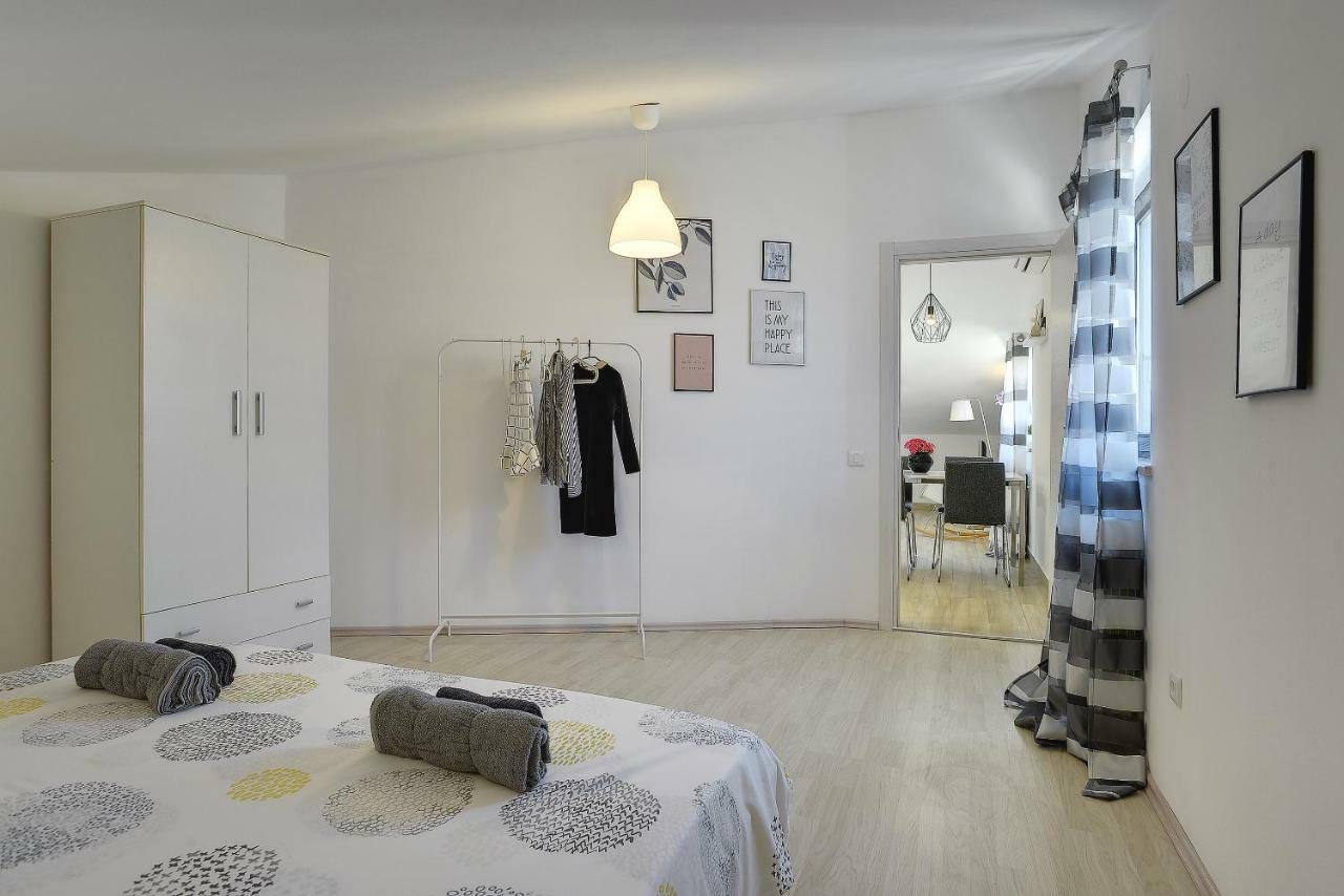 Apartment Niko Pula Buitenkant foto
